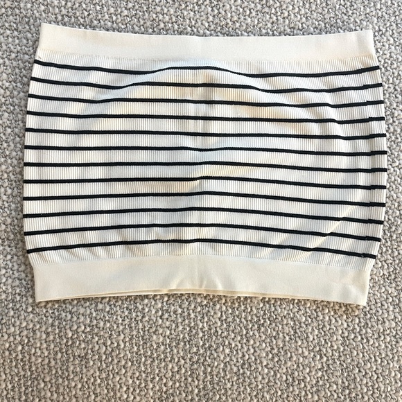 White and black striped cropped tube top - Picture 2 of 2